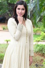 Mannara Chopra at Thikka Movie Motion Poster Launch